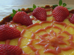 Rohkosttorte Mango-Erdbeer